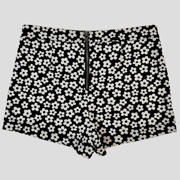 Forever 21 High Rise Stretchy Black and White Floral High Waited Short Shorts - Picture 2 of 4